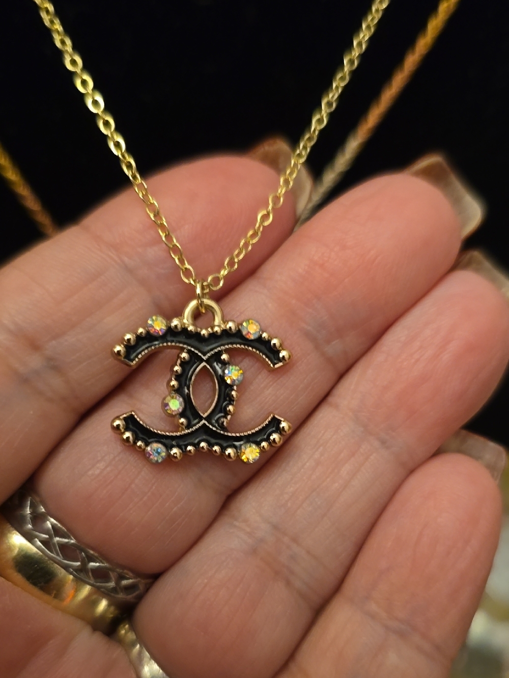 Chic Gold Pendant Necklace